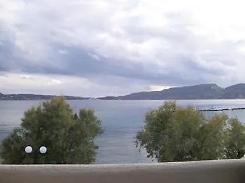 Malion Konukevi Adamantas (Milos)