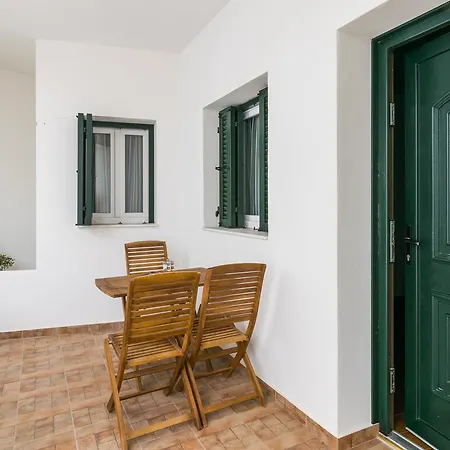 Malion Guest house Adamantas (Milos)