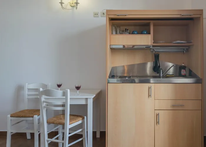 Malion 4* Adamantas (Milos)